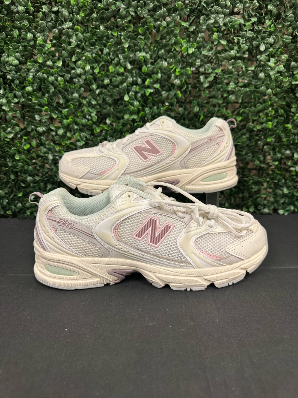 NEW BALANCE 530 CASUAL SHOES - M10/W11.5